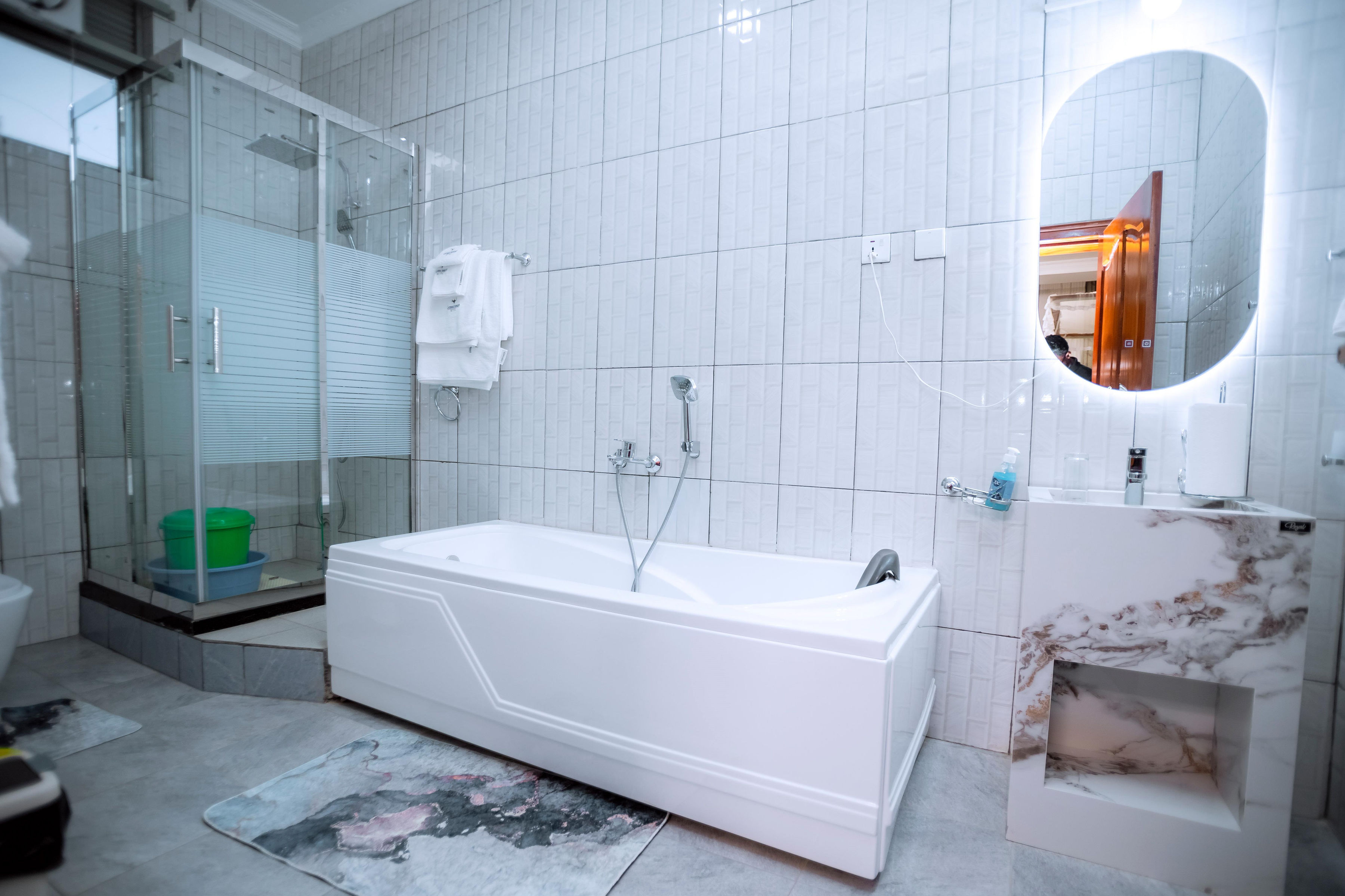Executive Suite Room - Thumbnail 9